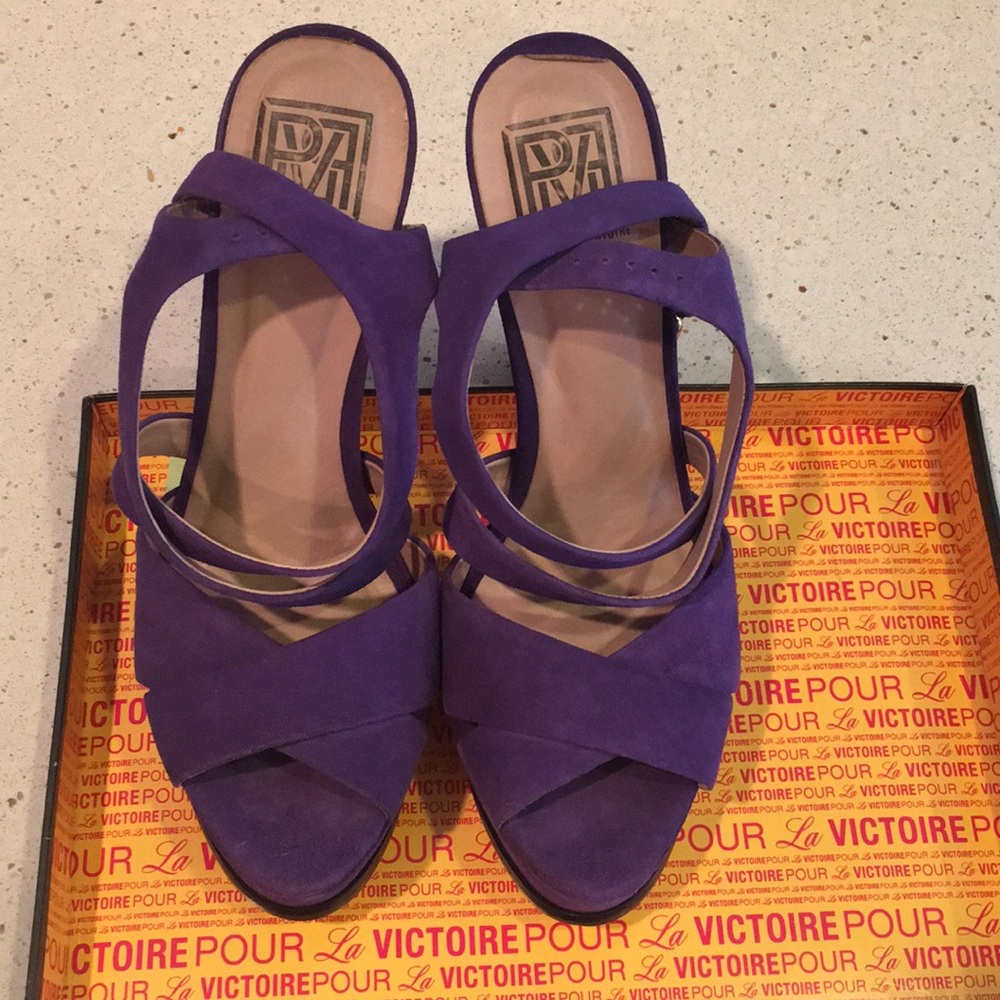 Pour La Victoire purple kid suede heel.